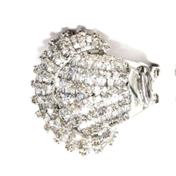 Jewelry - 18k WG vintage "Shell" diamond earrings
